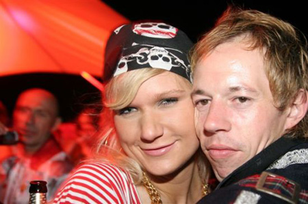 a812421156326802-8811