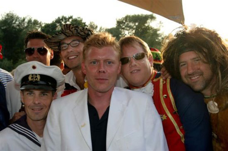 a9825451156326767-8811